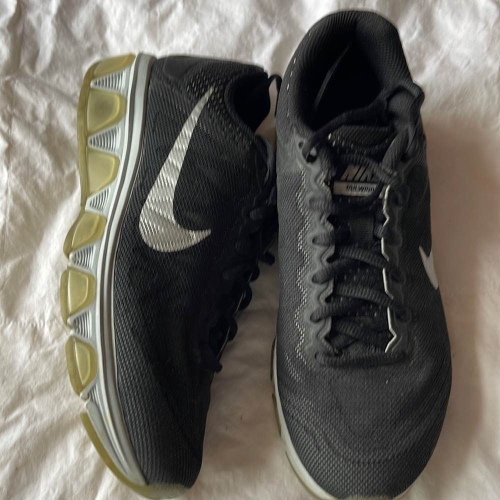 Comfortable Nike size 7 with hill